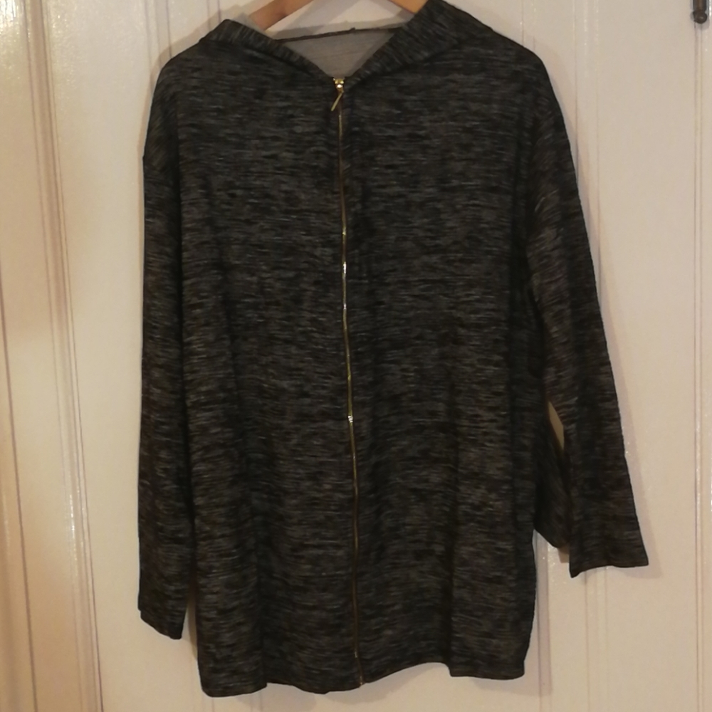 Light and long sweatshirt